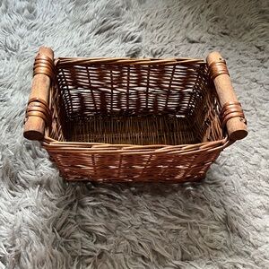 Storage basket